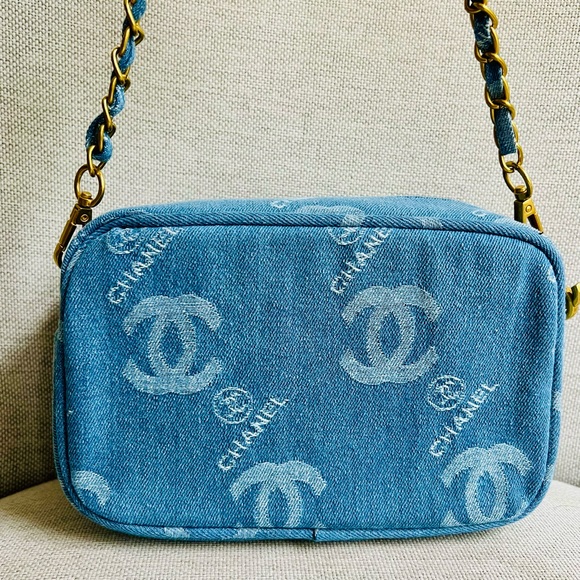 GWP Chanel Makeup Shoulder Bag with Gold Chain - Picture 2 of 16